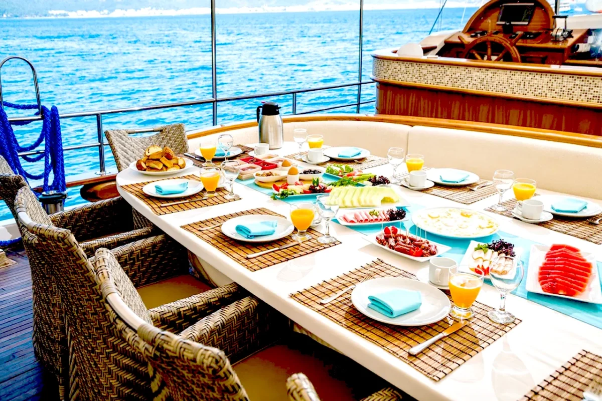 yacht tour with lunch (Marina) wondersgate tourism4