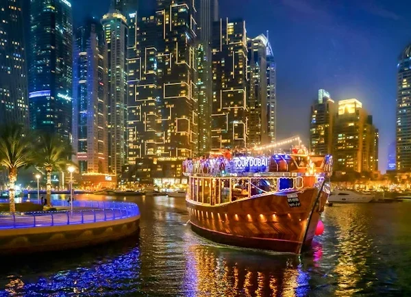 Dhow Cruise Dinner – Dubai Water Canal