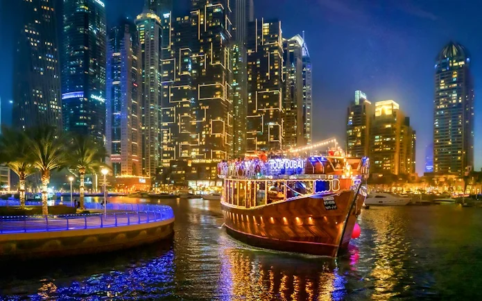 Dhow Cruise Dinner – Dubai Water Canal